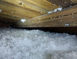 Zateplení pultové střechy pomocí foukané izolace